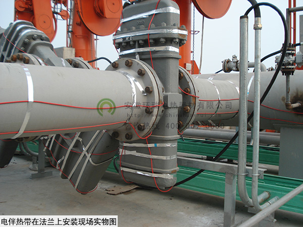 電伴熱帶在管道上現(xiàn)場安裝實(shí)物圖